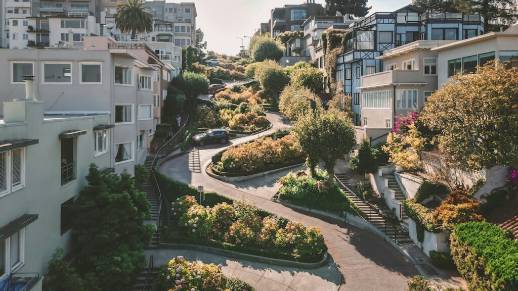 california-san-francisco-lombard-street Lombard Street, una strada iconica di San Francisco