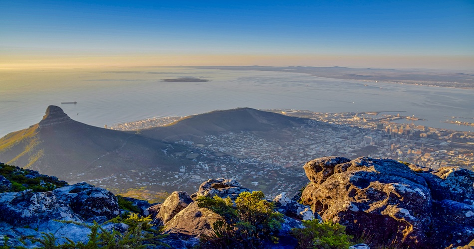 cape-mountain-view Vista panoramica di Cape Town dall'alto della Table Mountain