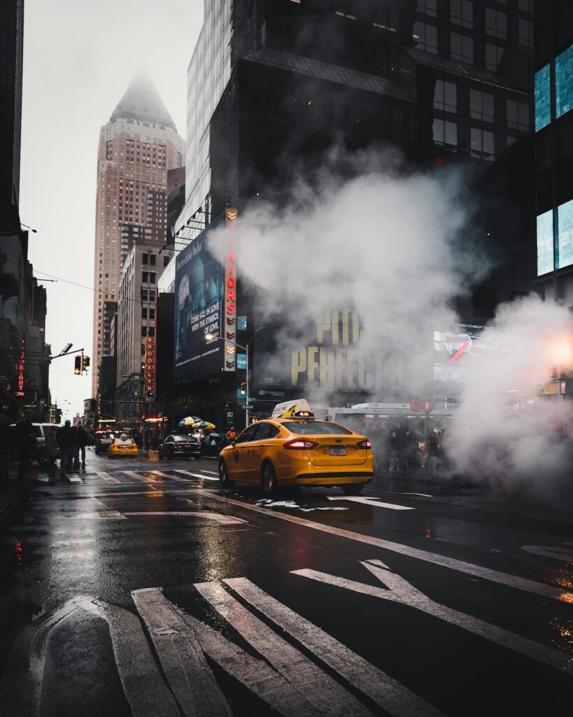 fifth-avenue Fumi che escono dai tombini sulla Fifth Avenue di New York