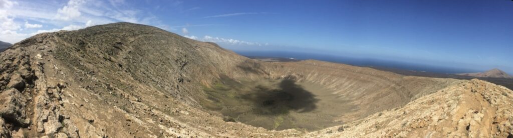 lanzarote-cratere-caldera-blanca Vista panoramica dalla sommità della Caldera Blanca di Lanzarote