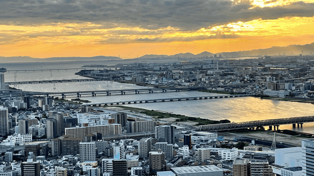 osaka-skyline Vista panoramica di Osaka dalla cima dell'Umeda Sky Building