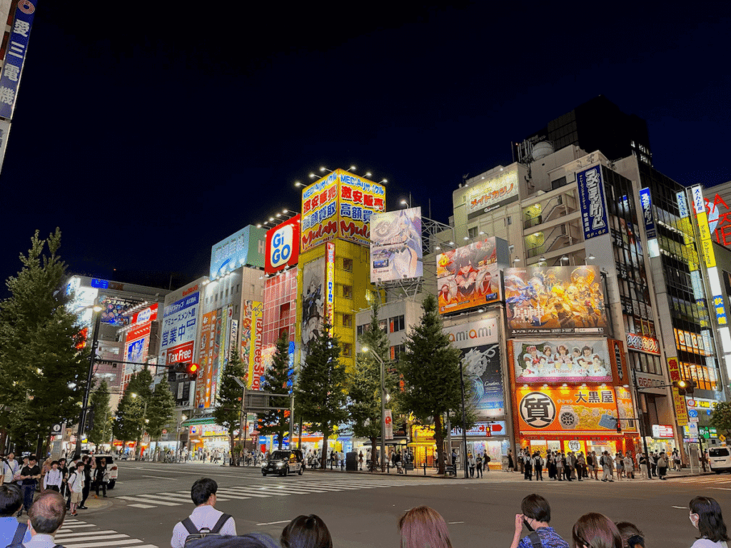 tokyo-akihabara Quartiere di Akihabara di sera