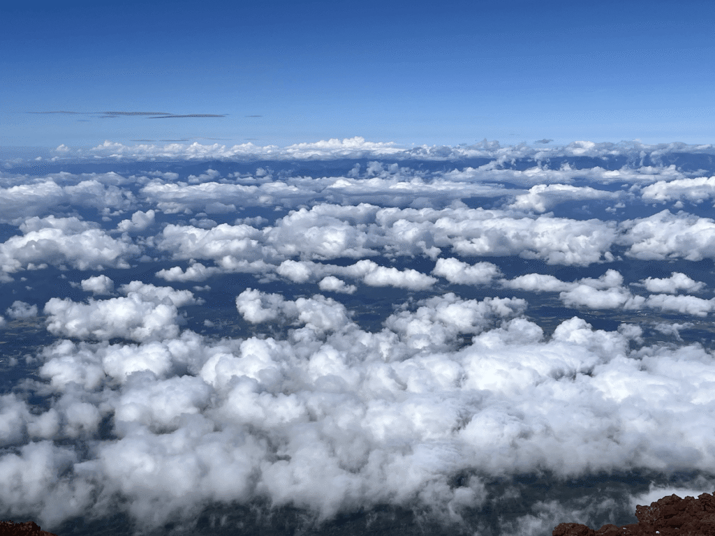 tokyo-fuji-vetta Sopra le nuvole dalla vetta del Monte Fuji