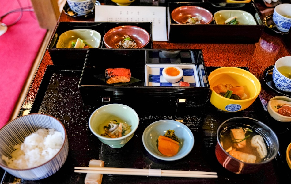 cena kaiseki Cena kaiseki servita in un ryokan